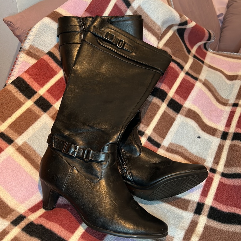 Aerosoles, black leather boots w/ kitten heel.